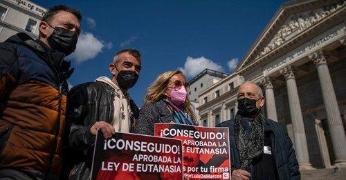 Spanish Congress approves first euthanasia bill