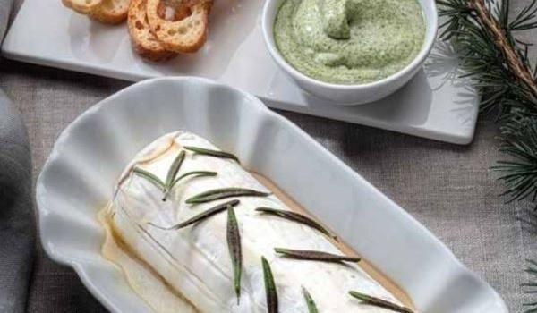 Baked goat cheese with green chutney Recipe