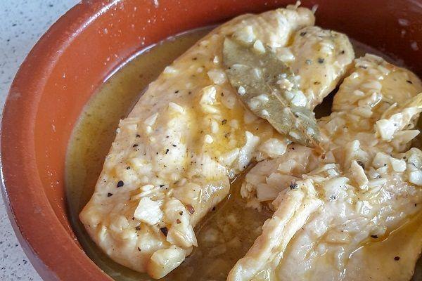 Spanish Chicken in White Wine and Garlic Sauce Recipe
