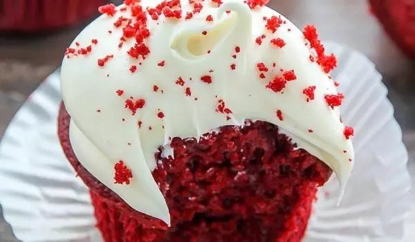 Red Velvet Cupcakes Recipe - Forget the diet.