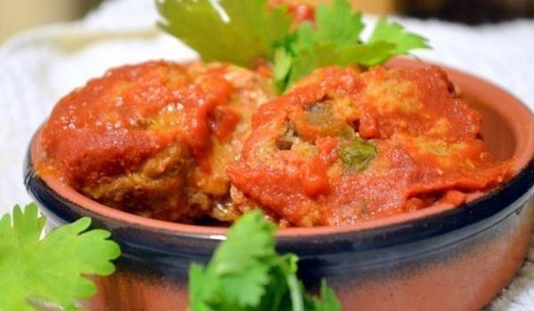 Albondigas Meatballs in Garlic Tomato Sauce