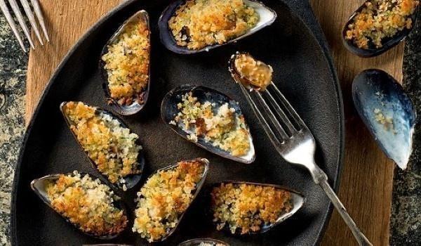 Mussels with herb and garlic butter